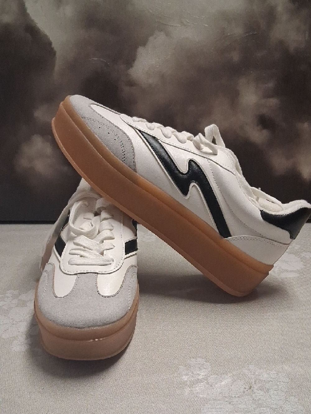 Madden Girl White & Gray Lace-Up Sneakers with Gum Sole Sae 9.5 - Picture 3 of 9